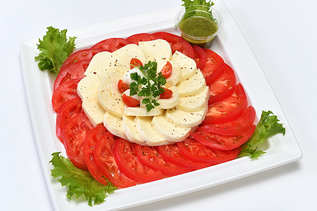 トマトとモッツァレラチーズのカプレーゼ