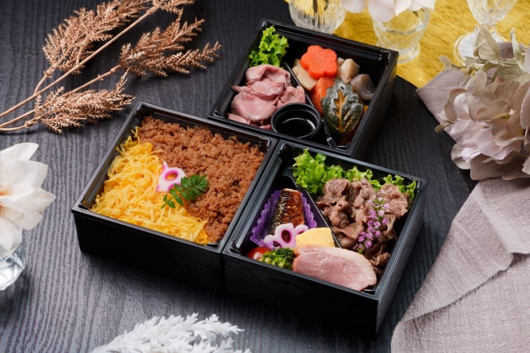 千景  三段重(ちかげ)～そぼろ重と和牛すき焼きの三段弁当～