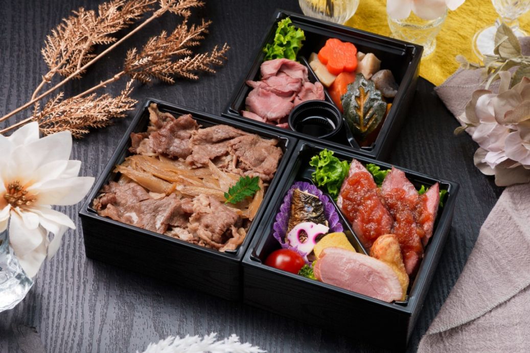 瑞穂  三段重(みずほ)～和牛すき焼き重と厳選黒毛牛ステーキの三段弁当～