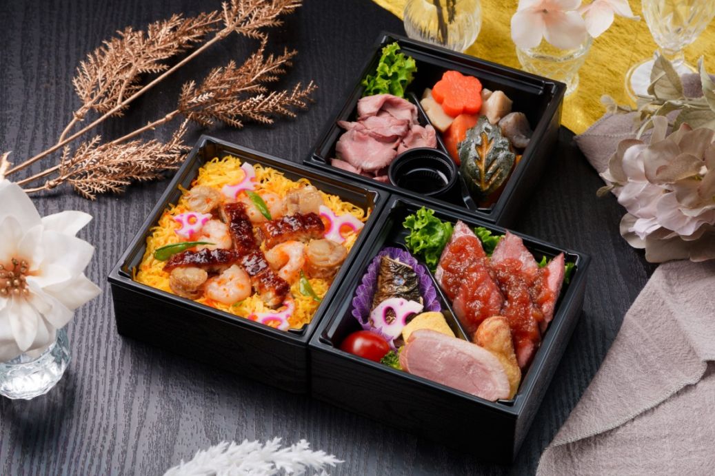 ～華～鰻と海老と帆立の三彩チラシ飯と国産黒毛牛ステーキの三段御膳
