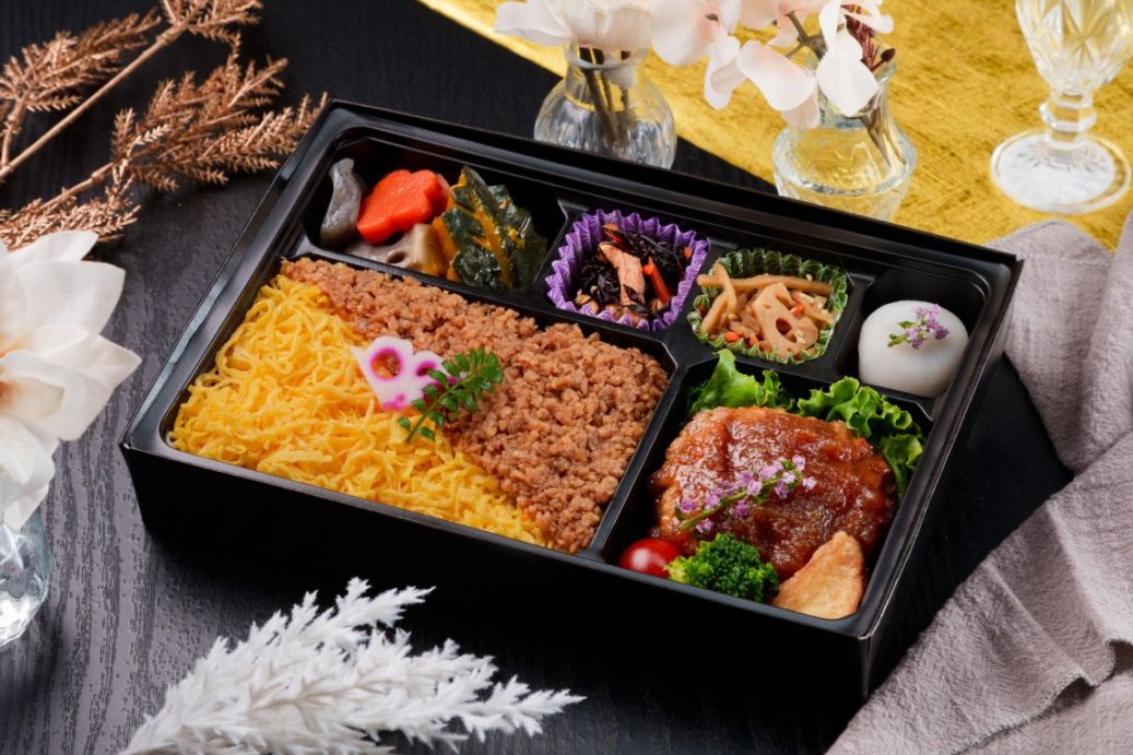 紗和  御膳(さわ)～そぼろ重と和牛ハンバーグの御弁当～
