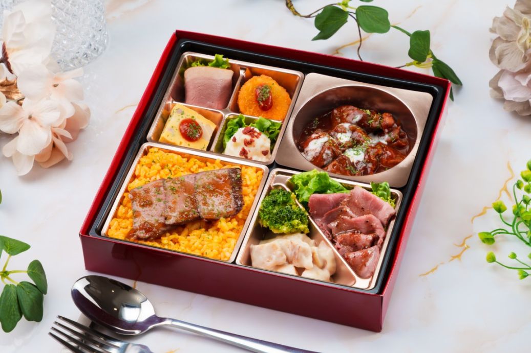 ダフネ～黒毛牛ステーキ重と牛肉の赤ワイン煮～