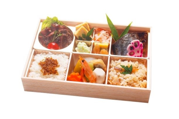 国産牛ステーキと炊き込み御膳