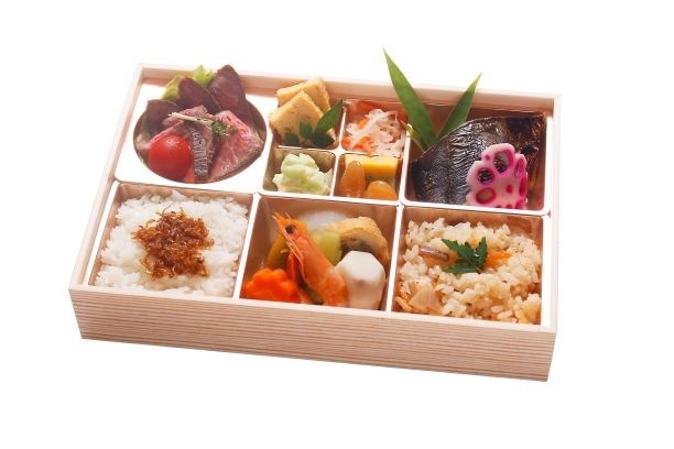 オリーブ牛ローストビーフと炊き込み御膳