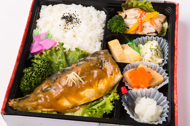 彩り鯖の味噌煮＆もち豚冷しゃぶ弁当