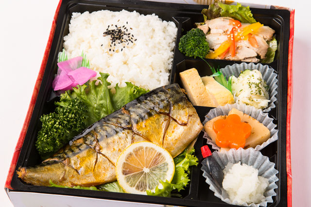 彩り鯖の塩焼き＆もち豚冷しゃぶ弁当