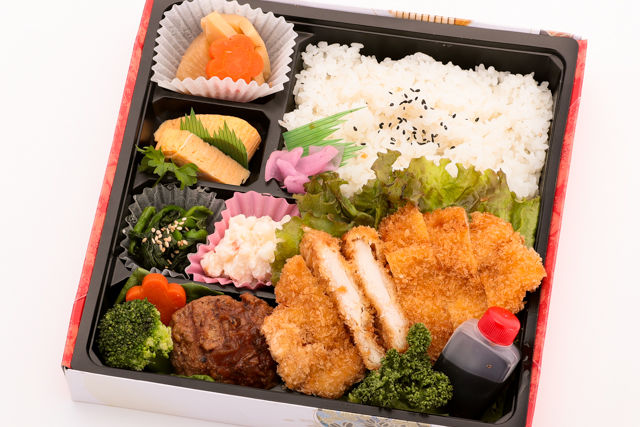 厚切りロースとんかつ彩り弁当