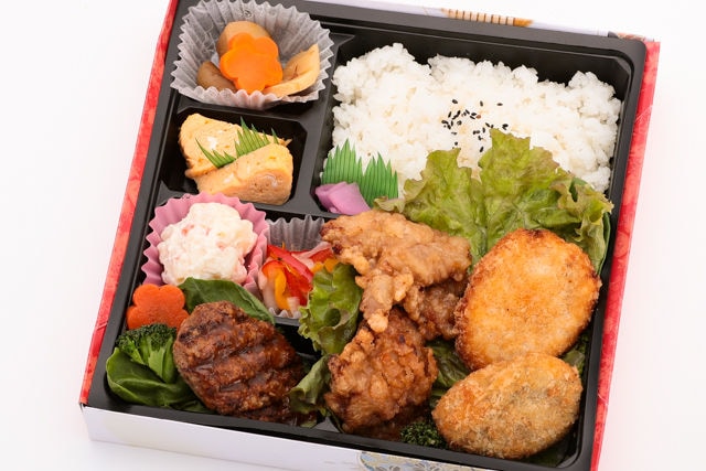和牛コロッケ＆秘伝の唐揚げ＆黒毛和牛手ごねハンバーグステーキ弁当