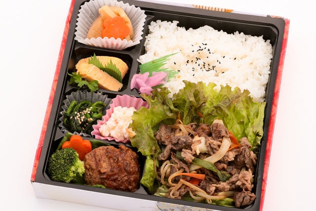 肉野菜炒め＆黒毛和牛手ごねハンバーグステーキ弁当