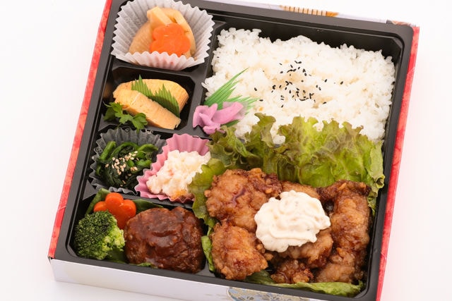 チキン南蛮＆黒毛和牛手ごねハンバーグステーキ弁当