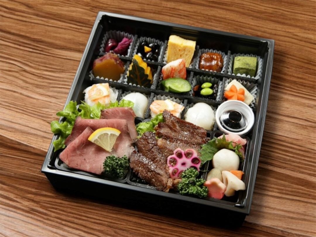 和風焼肉とローストビーフと手まり寿司