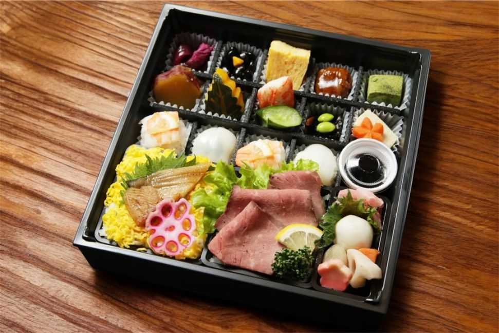 ローストビーフと穴子ちらしと手まり寿司