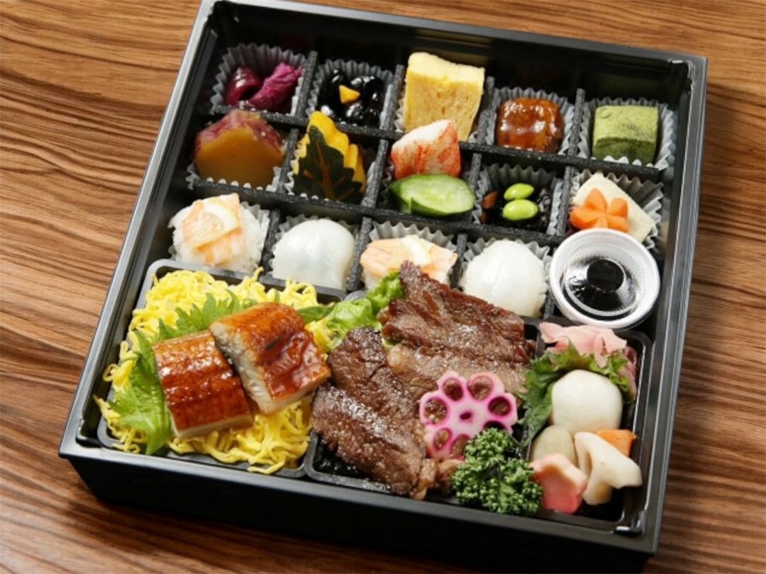 和風焼肉と鰻の蒲焼きと手まり寿司