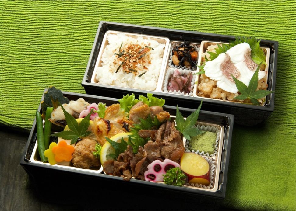 牛焼肉と焼き鶏と鯛めしの懐石重