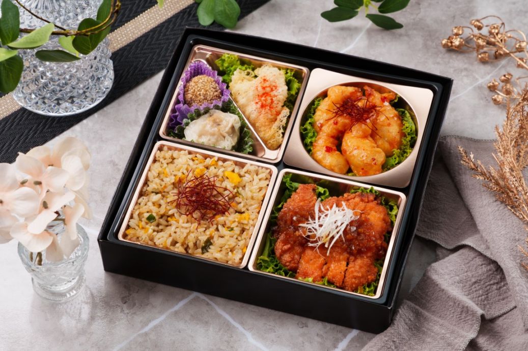 鳳凰～特製炒飯と油淋鶏と海老のエスニックチリソース～