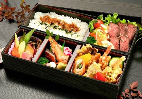 特製トリュフソース牛ステーキ入り和膳　ゆうあいニ段重