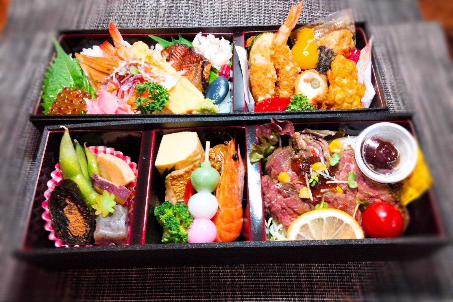 特製トリュフソース牛ステーキ＆海老・蟹・穴子・イクラの海鮮ちらし特製ニ段重