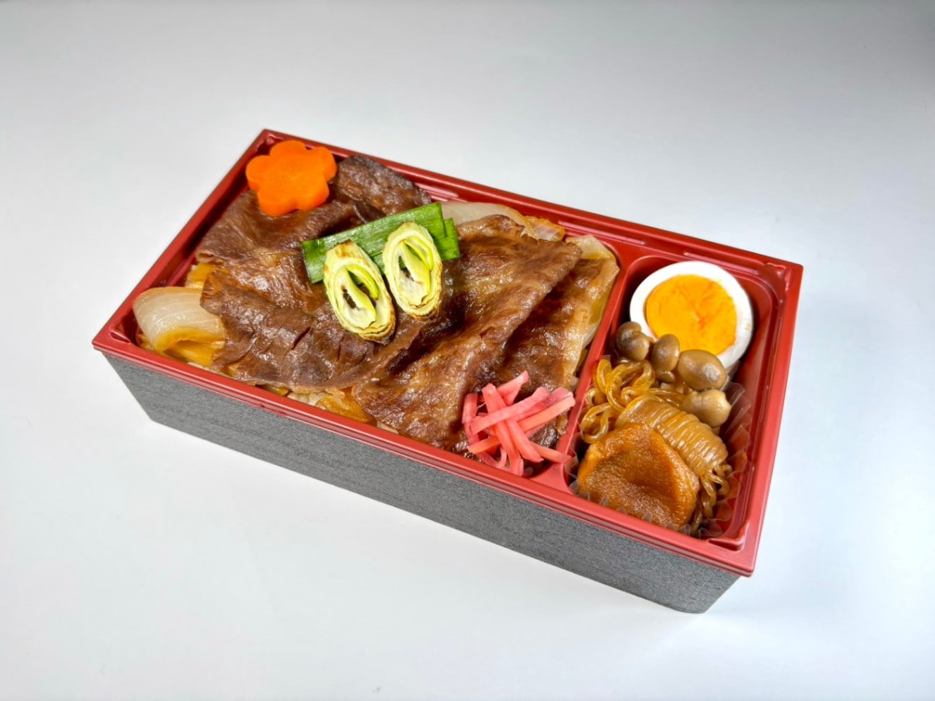 【ご好評につき2160円でご奉仕！12月末日受注分迄】黒毛和牛すき焼重