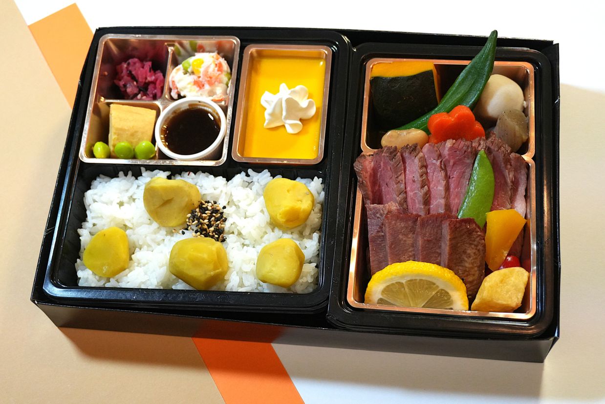 【秋限定】厳選オーガニックビーフステーキと厚切り牛タン旬の栗ご飯御膳～うれしいデザート入り～　