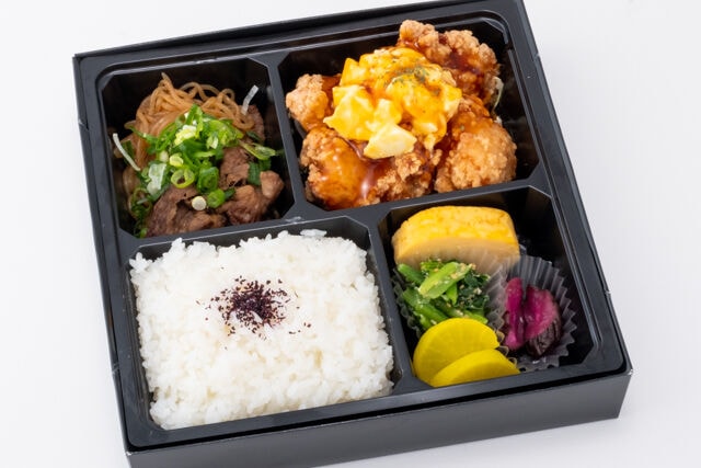 特製チキン南蛮とすき焼き弁当(お茶なし)