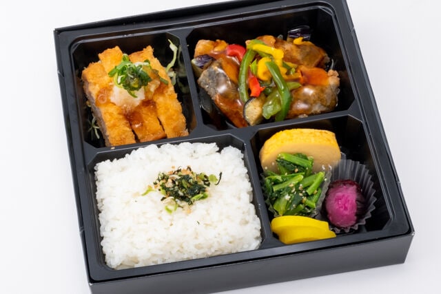 サバの竜田揚げ甘酢餡かけとトンカツ弁当(お茶なし)