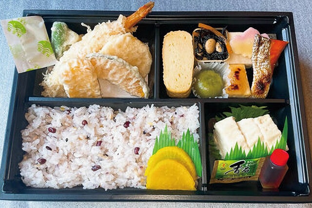 十六穀米が入った湯葉天ぷら弁当