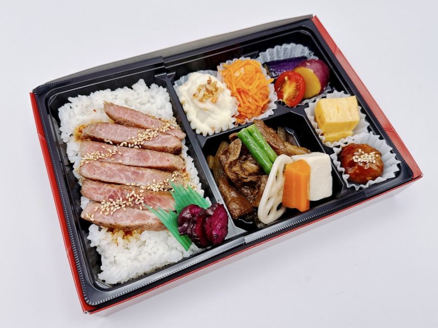 サーロインステーキと黒毛和牛のすき焼き弁当