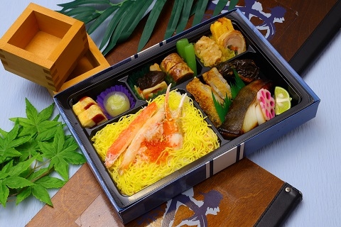 本ズワイガニ蟹のちらし寿司と季節の西京焼き弁当