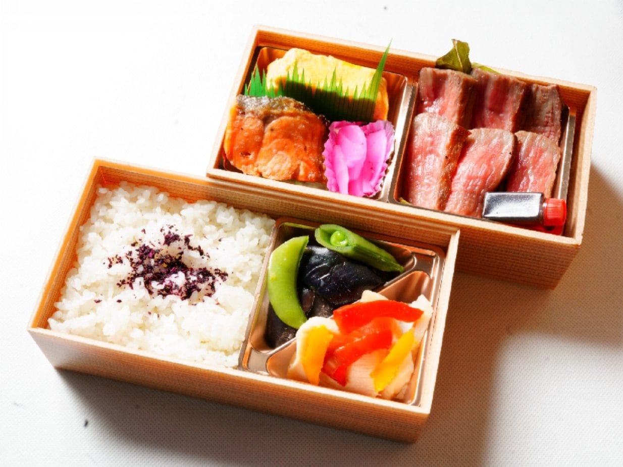 【ふるまい限定商品】山形牛(A5)ステーキと焼魚のお弁当