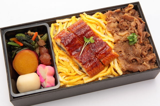 厳選鰻と牛すき煮の贅沢お重