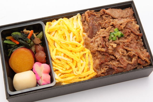 牛すき煮と錦糸玉子のお重