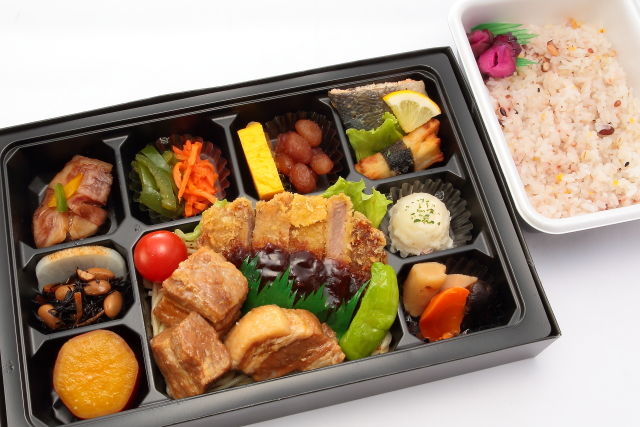 煮豚と牛カツの11菜幕の内