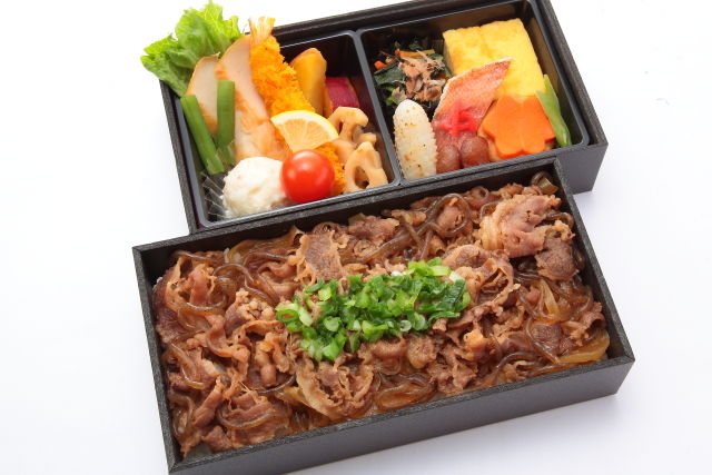 ～十二種の和菜～牛すき煮御膳