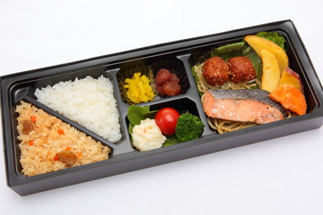 笹本の鮭の塩焼き弁当