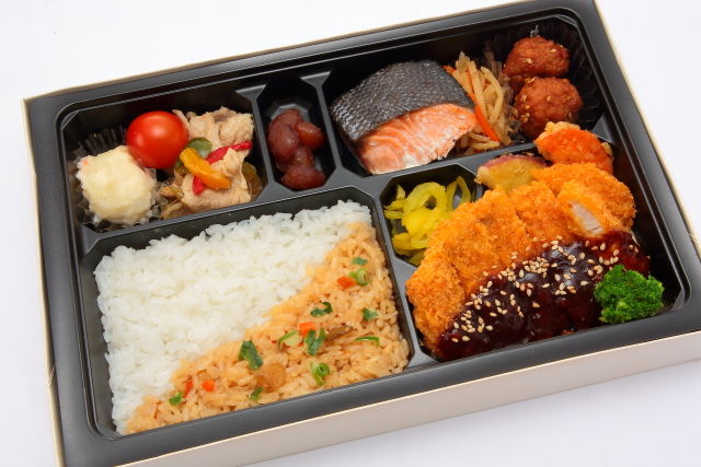 味噌かつと焼き鮭幕の内弁当