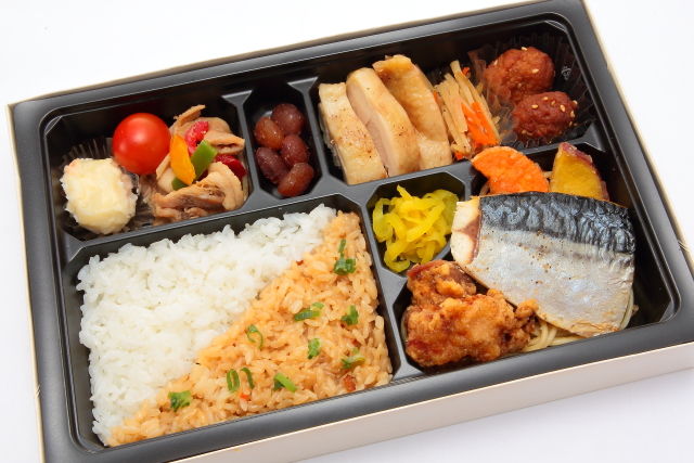 さばの塩焼きとチキンステーキ幕の内弁当