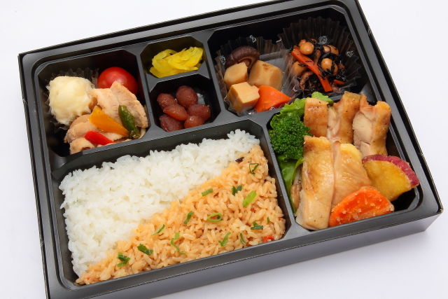 チキンステーキ幕の内弁当