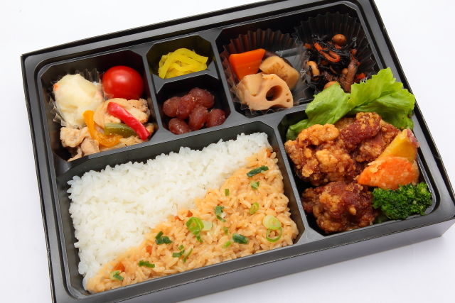 鶏の唐揚げ幕の内弁当