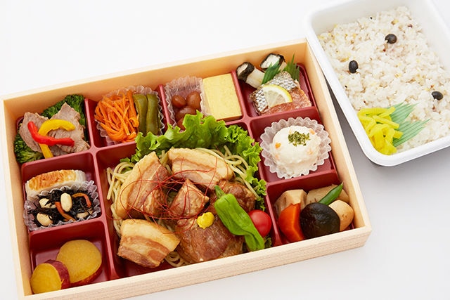 豚の角煮と11菜幕の内