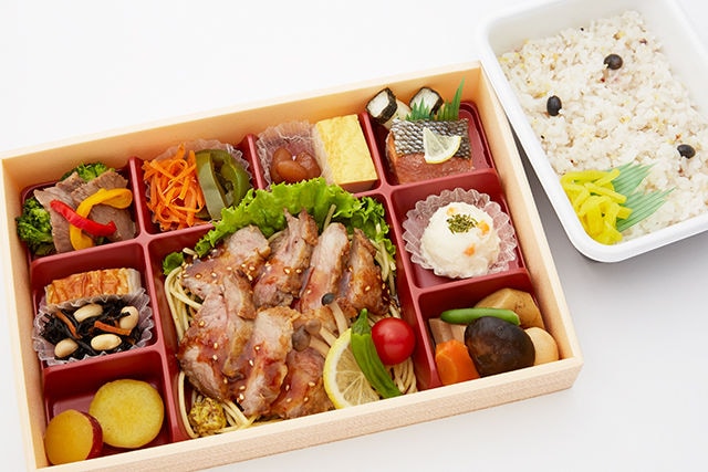 飛騨牛ステーキと11菜幕の内