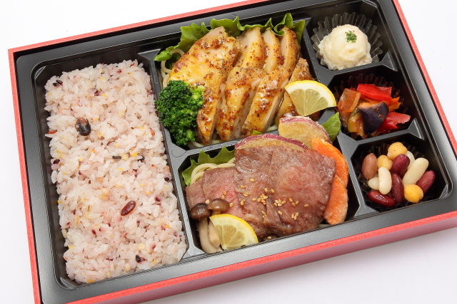 飛騨牛ステーキとハニーマスタードチキングリルBOX