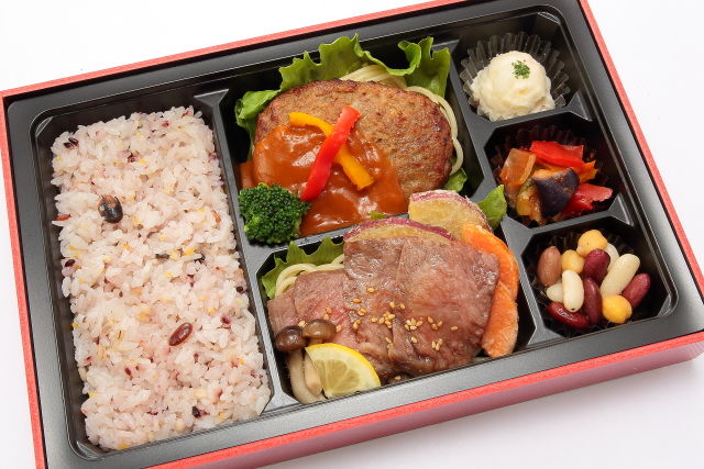 飛騨牛ステーキとデミハンバーグBOX