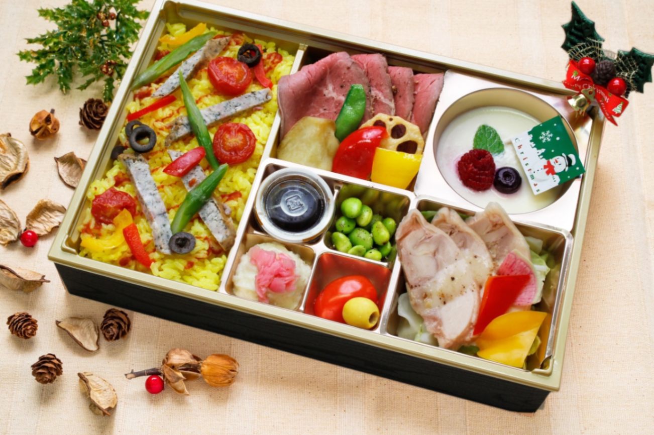 【冬限定！】オーガニックローストビーフと大山鶏蒸し鶏サラダ季節のパエリア弁当