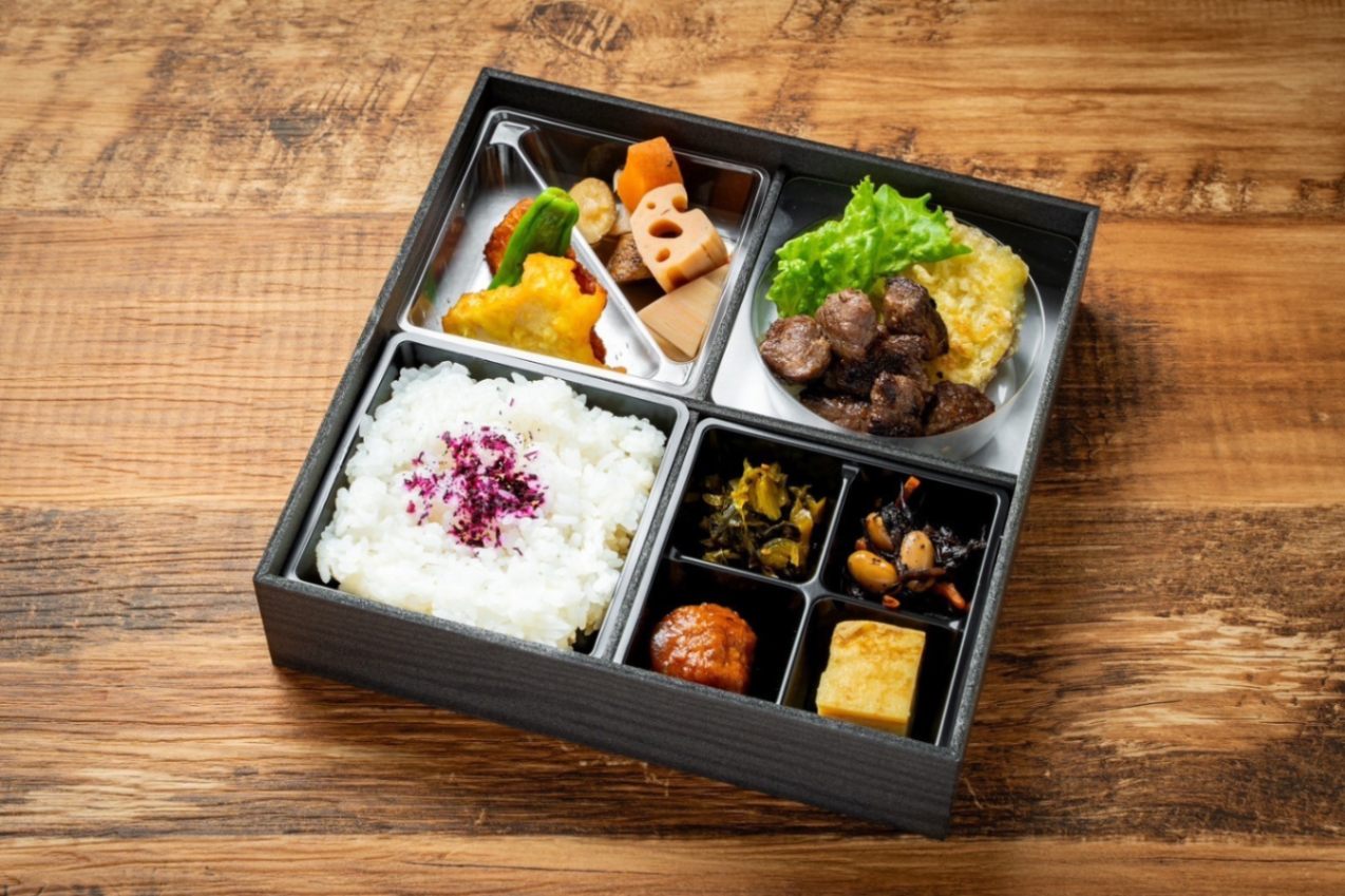 藜（あかざ）～特選サイコロステーキ弁当～