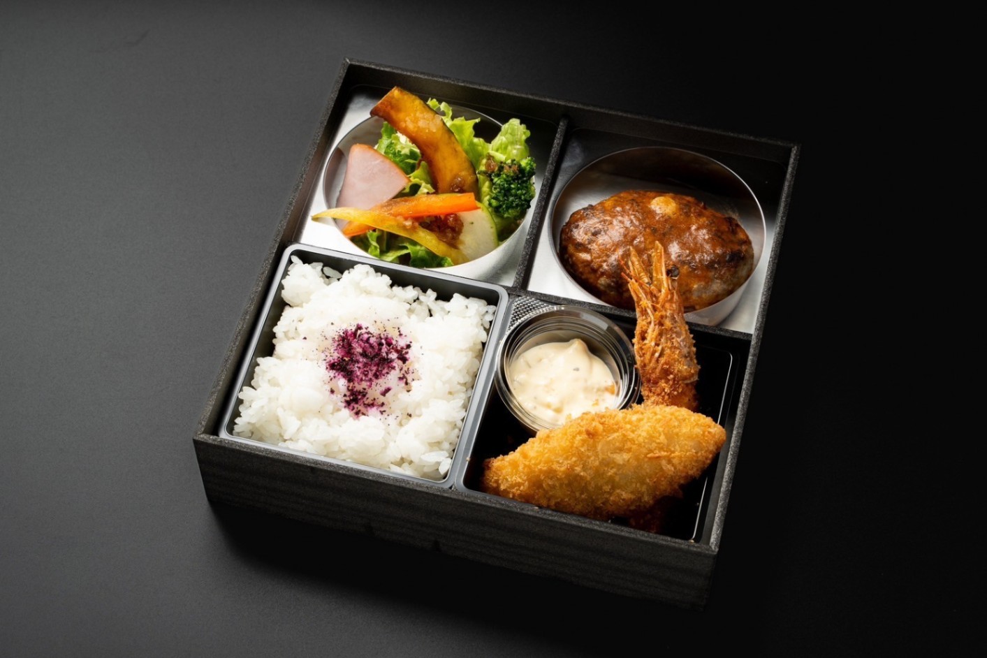 AOI 葵 ～自家製ハンバーグとエビと白身フライ弁当～