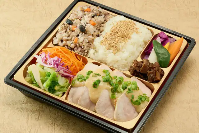 豚肩肉のロースト 醤油マスタードソース 十六穀米と有機野菜のバーニャカウダ