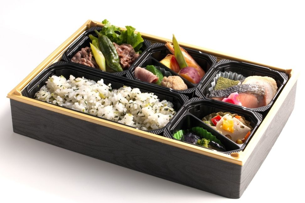 【L-6】和牛すき焼きと焼き鮭の彩り膳（選べるご飯）