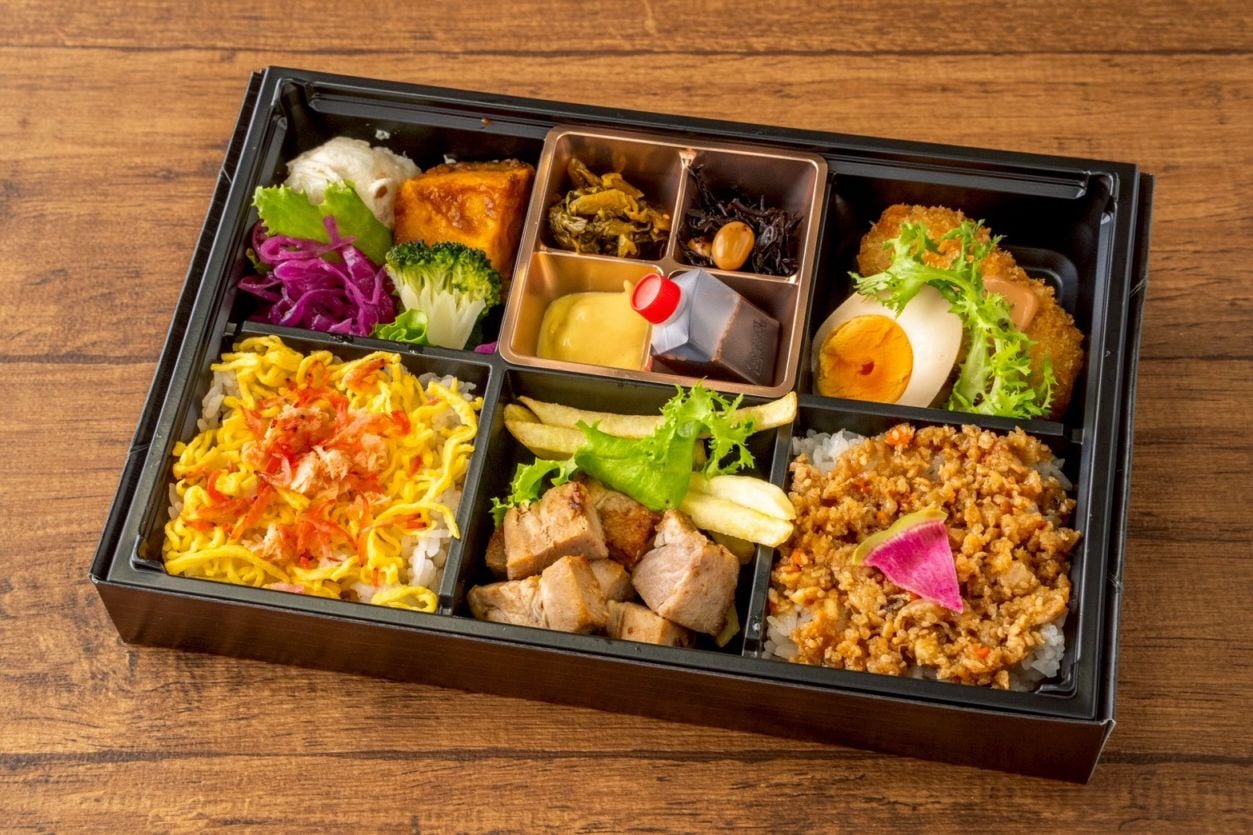 アリア～サイコロポーク＆鶏ミンチご飯弁当～