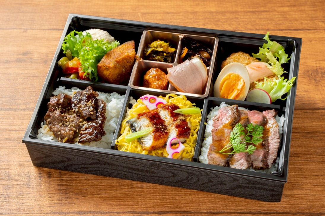 マスカレード～3色ご飯（厳選イチボステーキ、鰻、赤身焼肉）弁当～