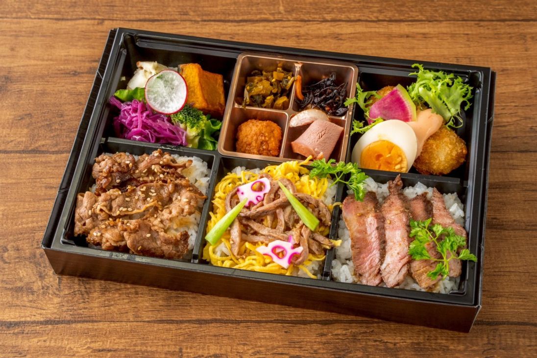 マスカレード～3色ご飯（希少部位ステーキ、肉まぶし、焼肉）弁当～